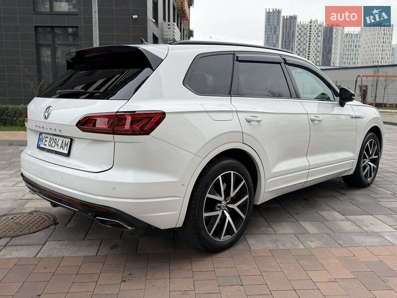 Внедорожник / Кроссовер Volkswagen Touareg 2018 в Киеве