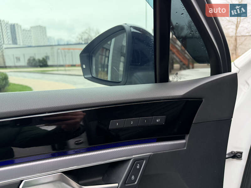 Внедорожник / Кроссовер Volkswagen Touareg 2018 в Киеве