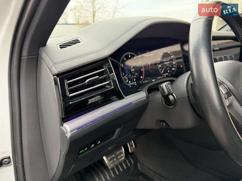 Внедорожник / Кроссовер Volkswagen Touareg 2018 в Киеве