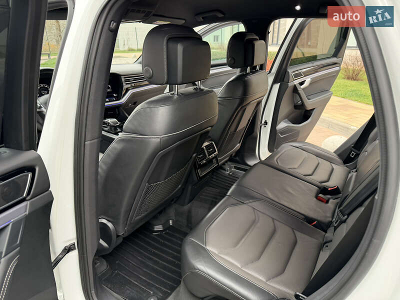 Внедорожник / Кроссовер Volkswagen Touareg 2018 в Киеве