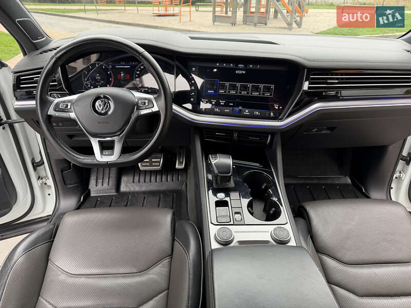 Внедорожник / Кроссовер Volkswagen Touareg 2018 в Киеве