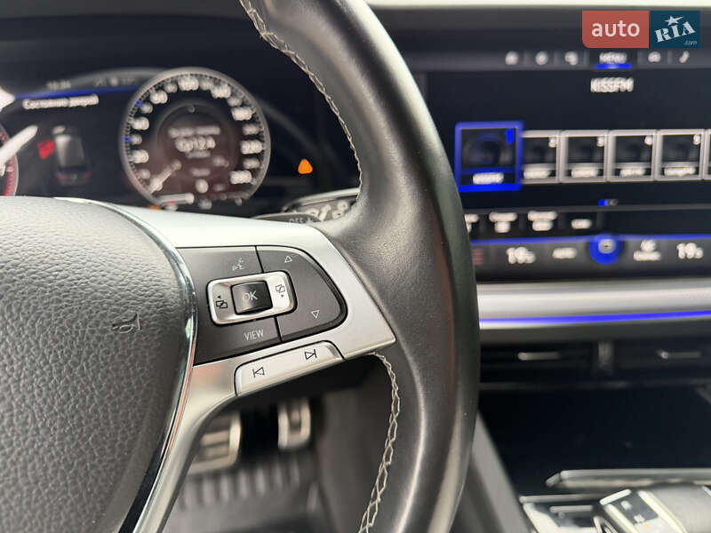 Внедорожник / Кроссовер Volkswagen Touareg 2018 в Киеве