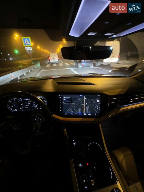 Внедорожник / Кроссовер Volkswagen Touareg 2018 в Днепре