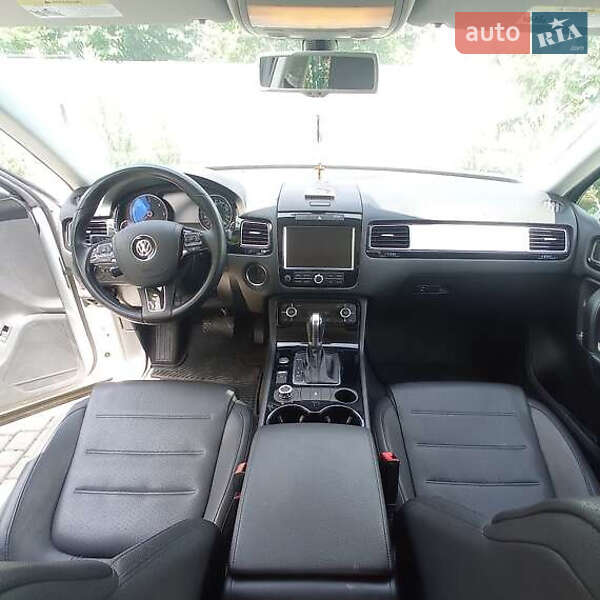 Позашляховик / Кросовер Volkswagen Touareg 2014 в Києві