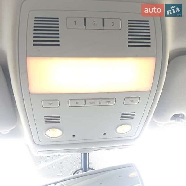 Позашляховик / Кросовер Volkswagen Touareg 2014 в Києві