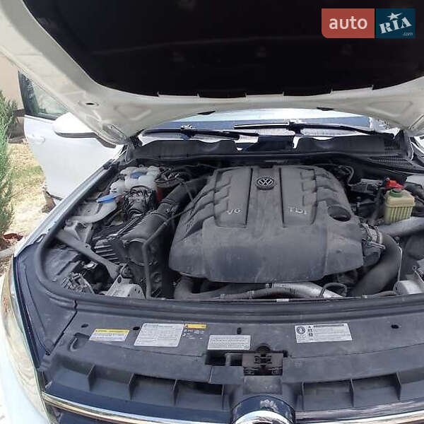 Позашляховик / Кросовер Volkswagen Touareg 2014 в Києві