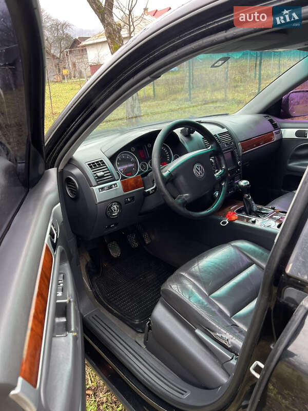 Внедорожник / Кроссовер Volkswagen Touareg 2003 в Косове