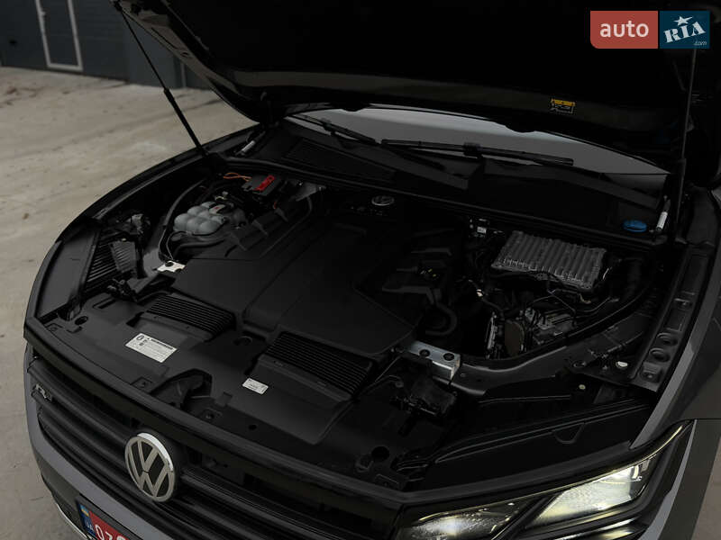 Позашляховик / Кросовер Volkswagen Touareg 2019 в Дубні