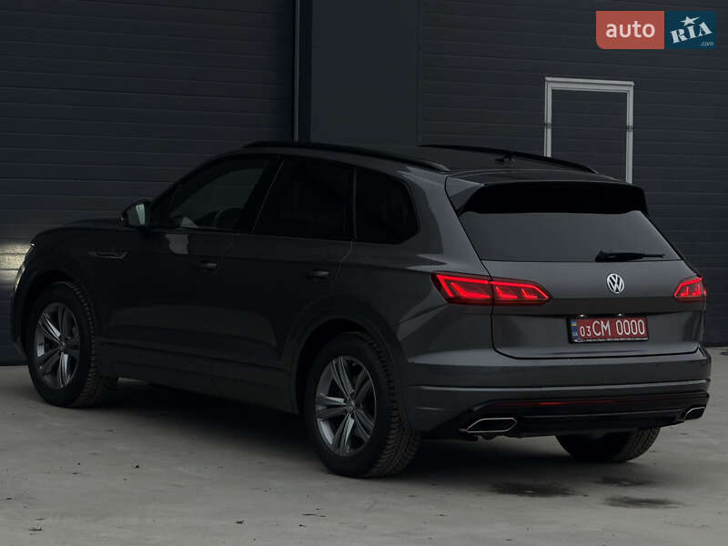Позашляховик / Кросовер Volkswagen Touareg 2019 в Дубні