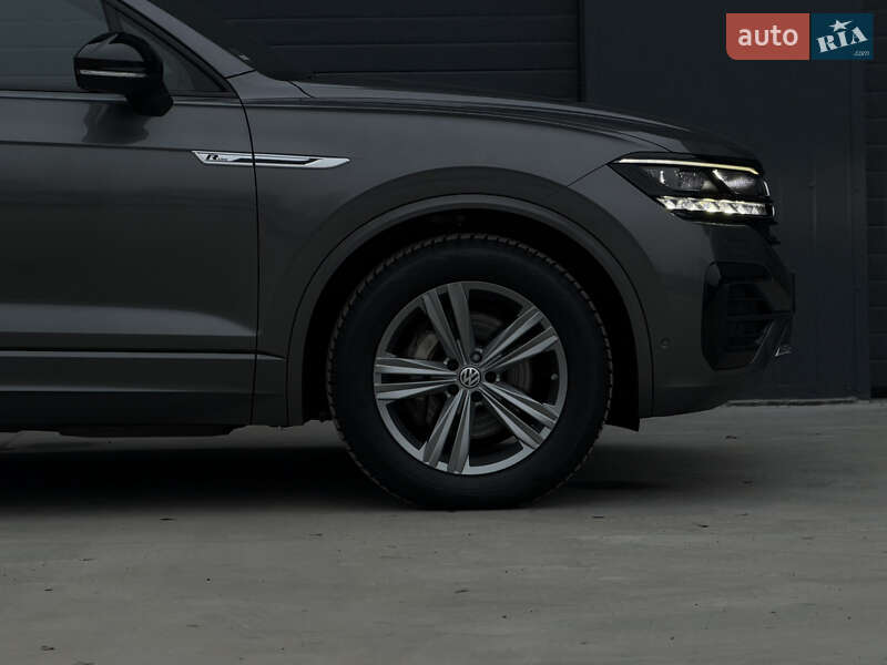 Позашляховик / Кросовер Volkswagen Touareg 2019 в Дубні