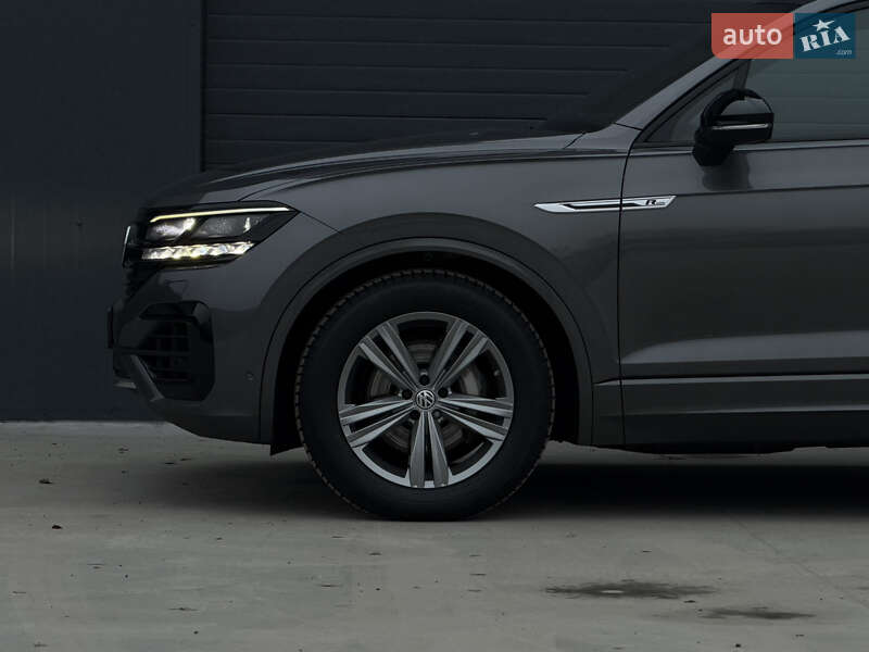 Позашляховик / Кросовер Volkswagen Touareg 2019 в Дубні