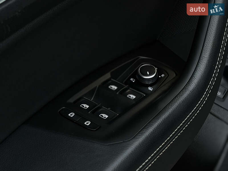 Позашляховик / Кросовер Volkswagen Touareg 2019 в Дубні