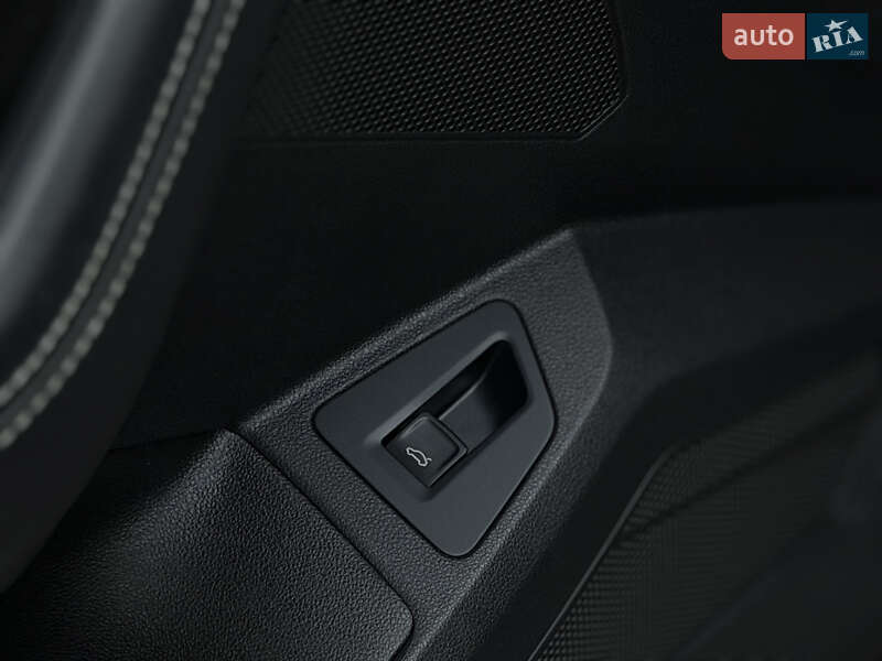 Позашляховик / Кросовер Volkswagen Touareg 2019 в Дубні