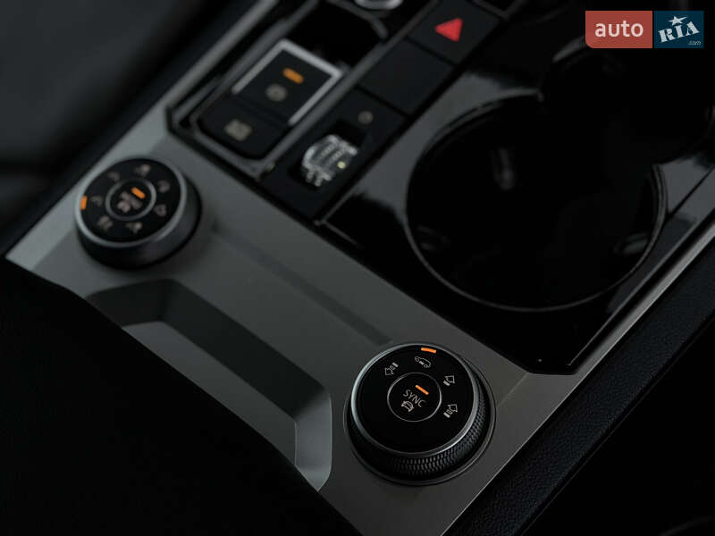 Позашляховик / Кросовер Volkswagen Touareg 2019 в Дубні