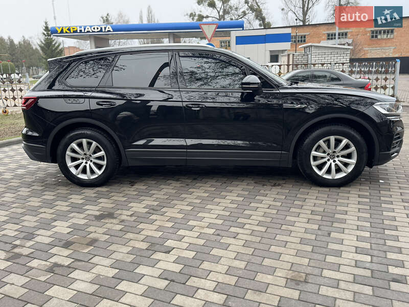 Позашляховик / Кросовер Volkswagen Touareg 2020 в Києві