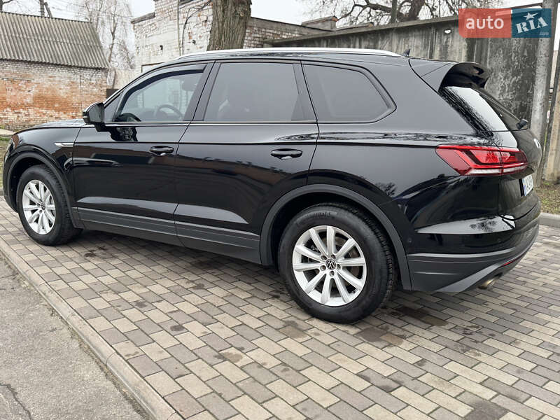 Позашляховик / Кросовер Volkswagen Touareg 2020 в Києві