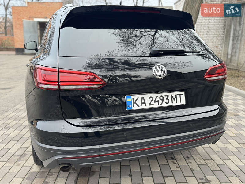 Позашляховик / Кросовер Volkswagen Touareg 2020 в Києві
