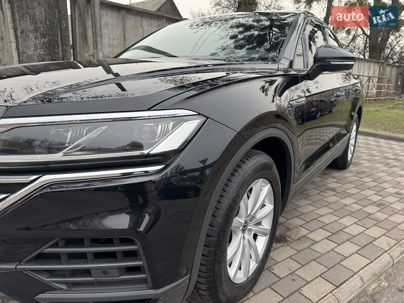 Позашляховик / Кросовер Volkswagen Touareg 2020 в Києві