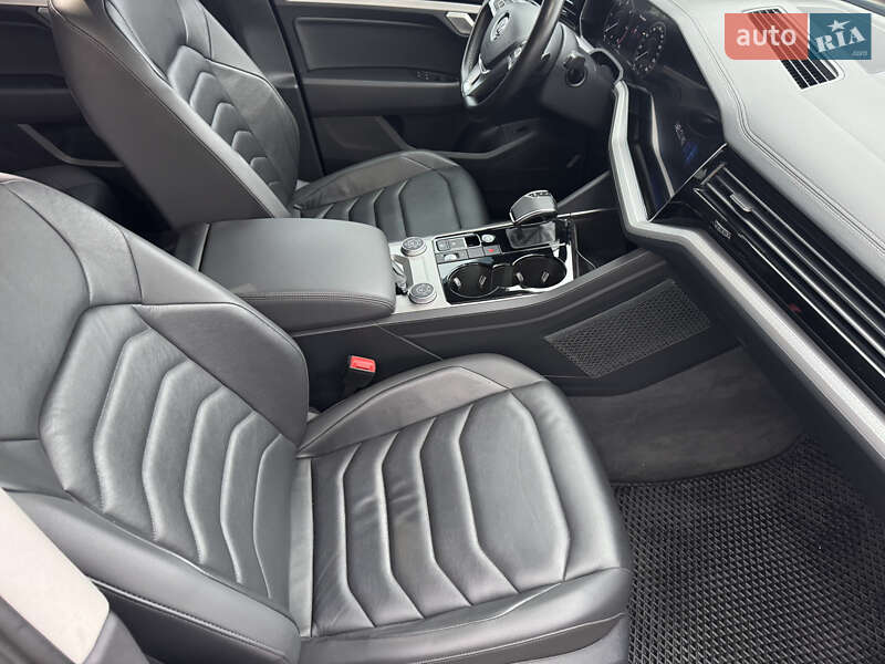 Позашляховик / Кросовер Volkswagen Touareg 2020 в Києві