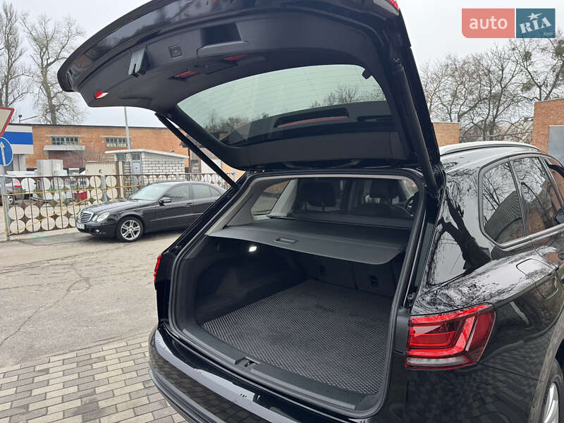Позашляховик / Кросовер Volkswagen Touareg 2020 в Києві
