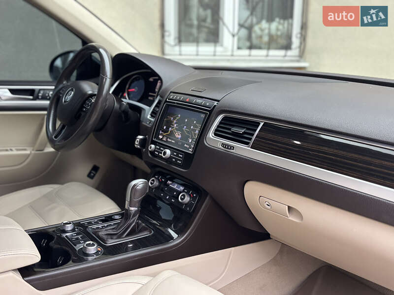 Внедорожник / Кроссовер Volkswagen Touareg 2017 в Днепре фото 33 Внедорожник / Кроссовер Volkswagen Touareg 2017 в Днепре