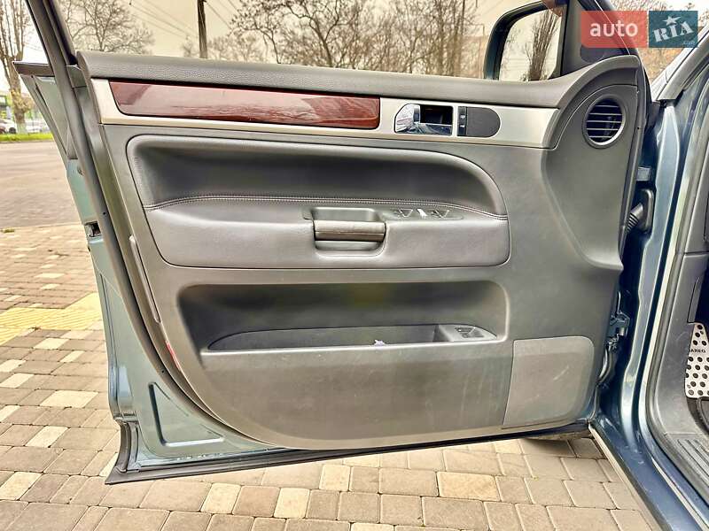 Внедорожник / Кроссовер Volkswagen Touareg 2006 в Одессе