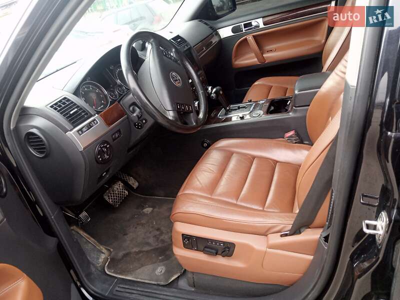 Позашляховик / Кросовер Volkswagen Touareg 2004 в Новій Ушиці