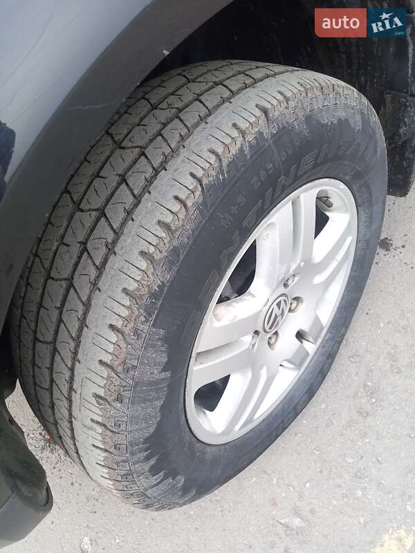 Позашляховик / Кросовер Volkswagen Touareg 2004 в Новій Ушиці