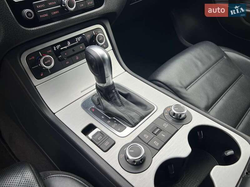 Позашляховик / Кросовер Volkswagen Touareg 2014 в Коломиї