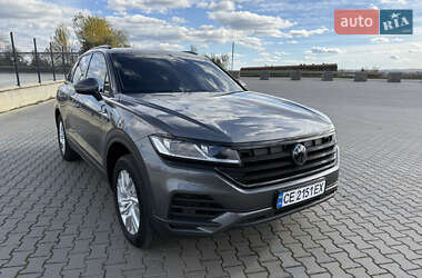 Позашляховик / Кросовер Volkswagen Touareg 2018 в Чернівцях