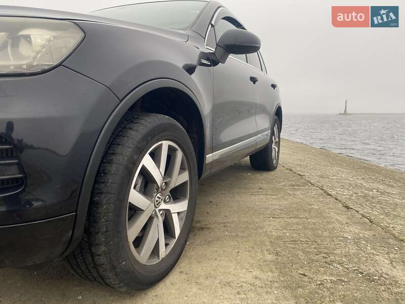 Позашляховик / Кросовер Volkswagen Touareg 2013 в Каневі фото 4 Позашляховик / Кросовер Volkswagen Touareg 2013 в Каневі