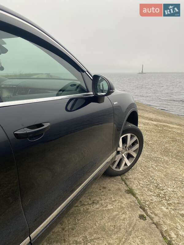 Позашляховик / Кросовер Volkswagen Touareg 2013 в Каневі фото 7 Позашляховик / Кросовер Volkswagen Touareg 2013 в Каневі