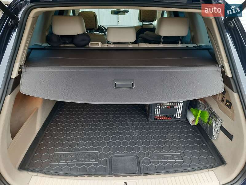 Позашляховик / Кросовер Volkswagen Touareg 2011 в Ірпені