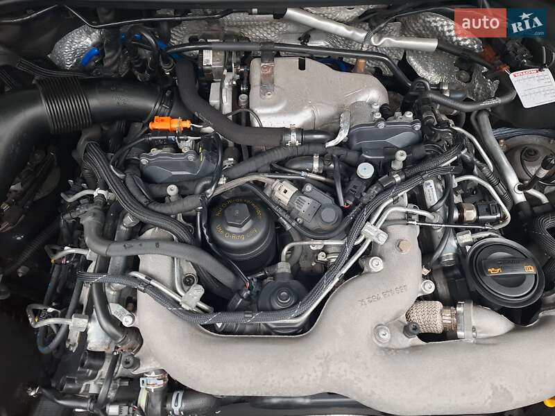 Позашляховик / Кросовер Volkswagen Touareg 2011 в Ірпені