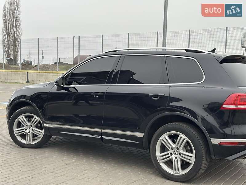 Позашляховик / Кросовер Volkswagen Touareg 2015 в Первомайську