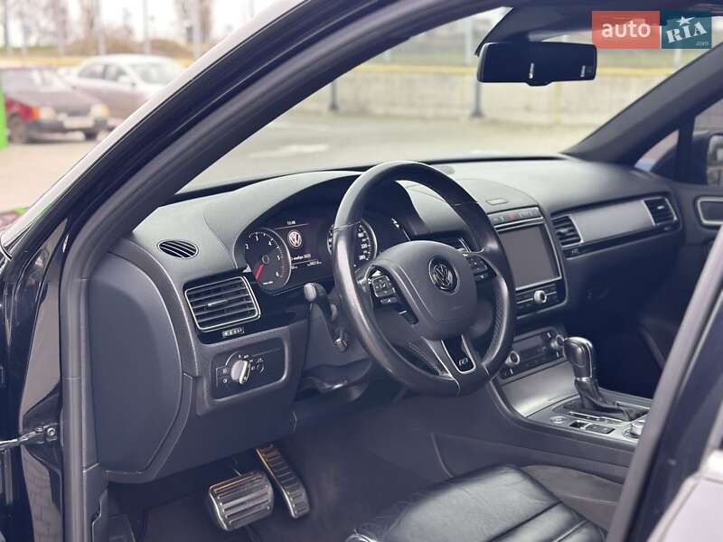 Позашляховик / Кросовер Volkswagen Touareg 2015 в Первомайську