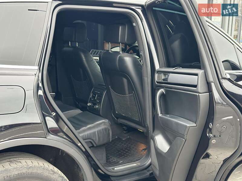 Позашляховик / Кросовер Volkswagen Touareg 2015 в Первомайську