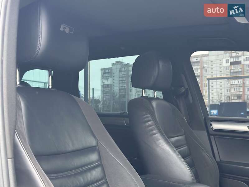 Позашляховик / Кросовер Volkswagen Touareg 2015 в Первомайську