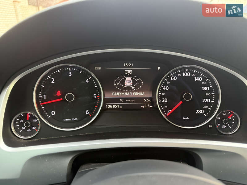 Позашляховик / Кросовер Volkswagen Touareg 2016 в Києві