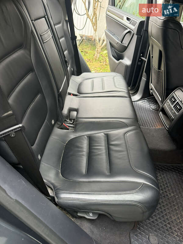 Позашляховик / Кросовер Volkswagen Touareg 2016 в Києві