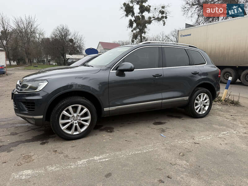 Позашляховик / Кросовер Volkswagen Touareg 2016 в Києві