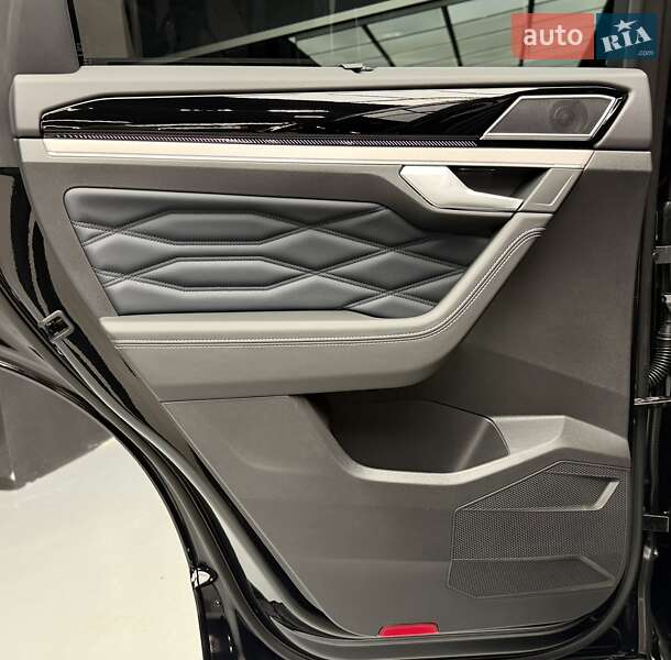Позашляховик / Кросовер Volkswagen Touareg 2025 в Києві