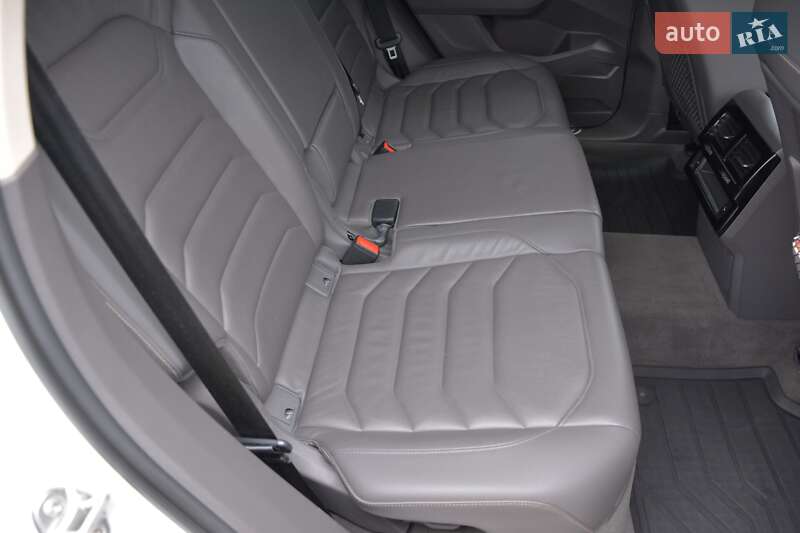 Позашляховик / Кросовер Volkswagen Touareg 2019 в Києві фото 47 Позашляховик / Кросовер Volkswagen Touareg 2019 в Києві
