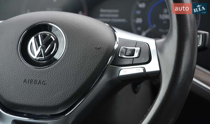 Позашляховик / Кросовер Volkswagen Touareg 2019 в Києві фото 20 Позашляховик / Кросовер Volkswagen Touareg 2019 в Києві