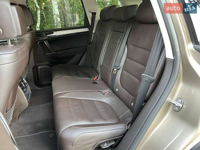 Позашляховик / Кросовер Volkswagen Touareg 2016 в Києві фото 18 Позашляховик / Кросовер Volkswagen Touareg 2016 в Києві