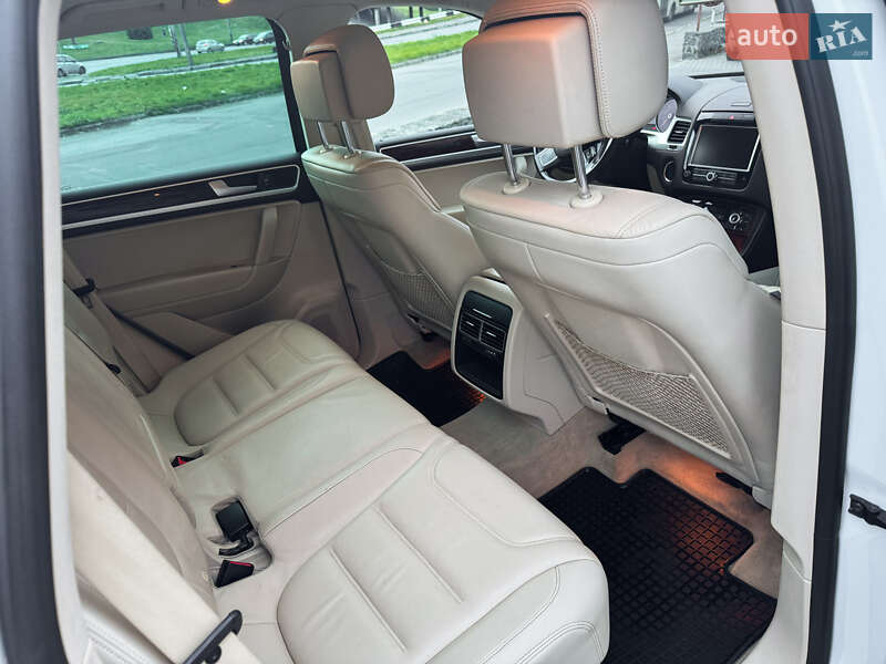 Внедорожник / Кроссовер Volkswagen Touareg 2014 в Хмельницком