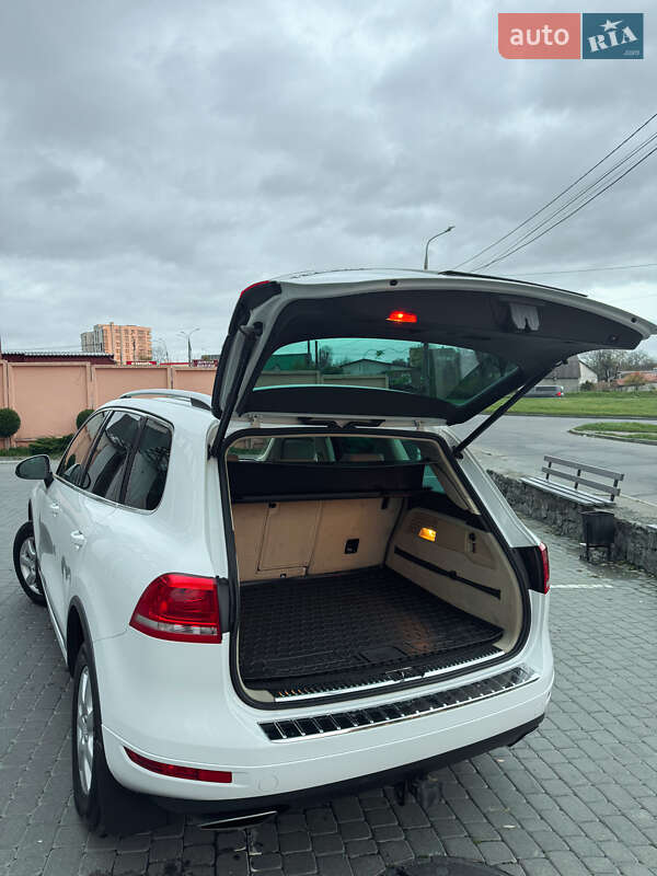 Внедорожник / Кроссовер Volkswagen Touareg 2014 в Хмельницком