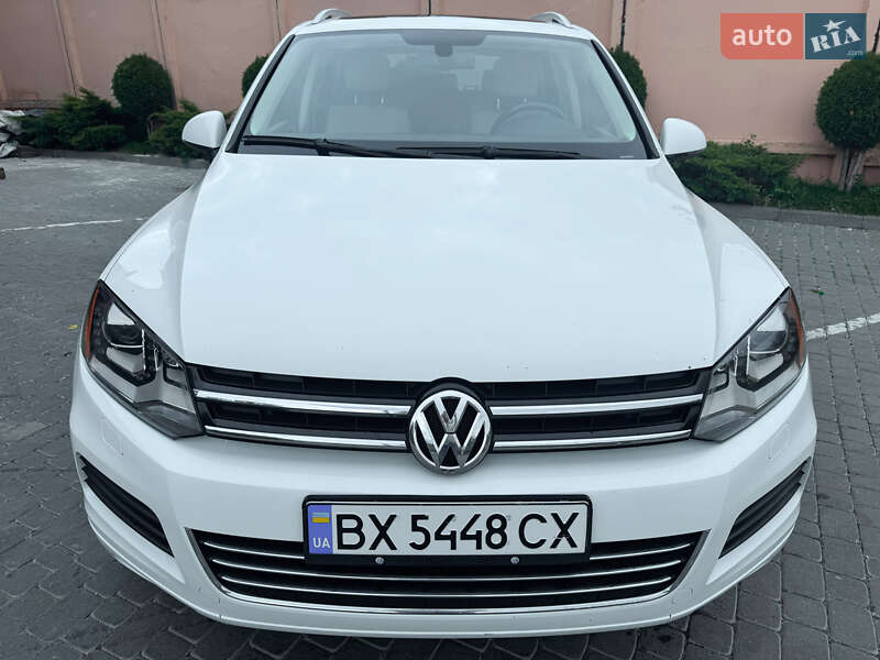 Внедорожник / Кроссовер Volkswagen Touareg 2014 в Хмельницком
