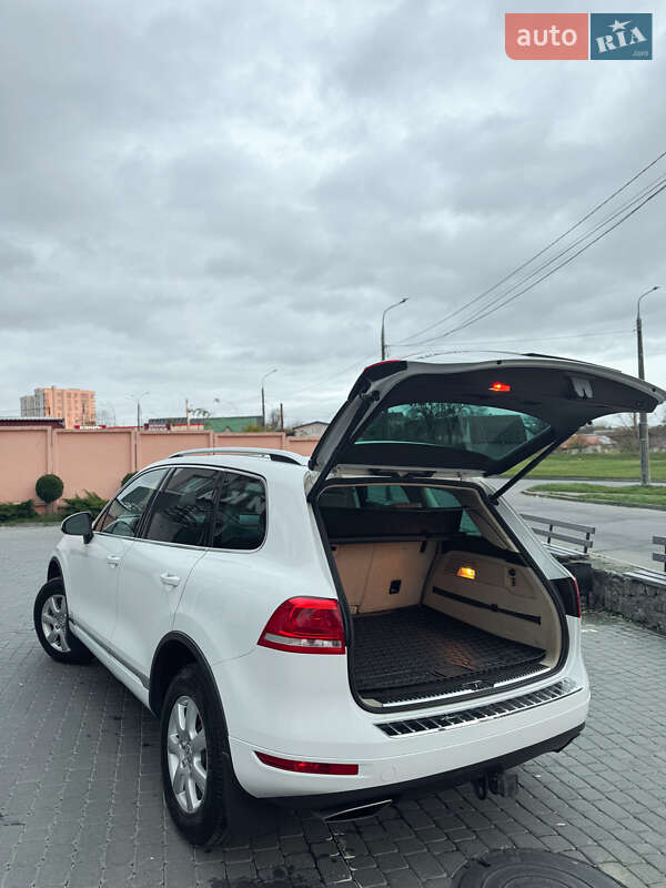 Внедорожник / Кроссовер Volkswagen Touareg 2014 в Хмельницком