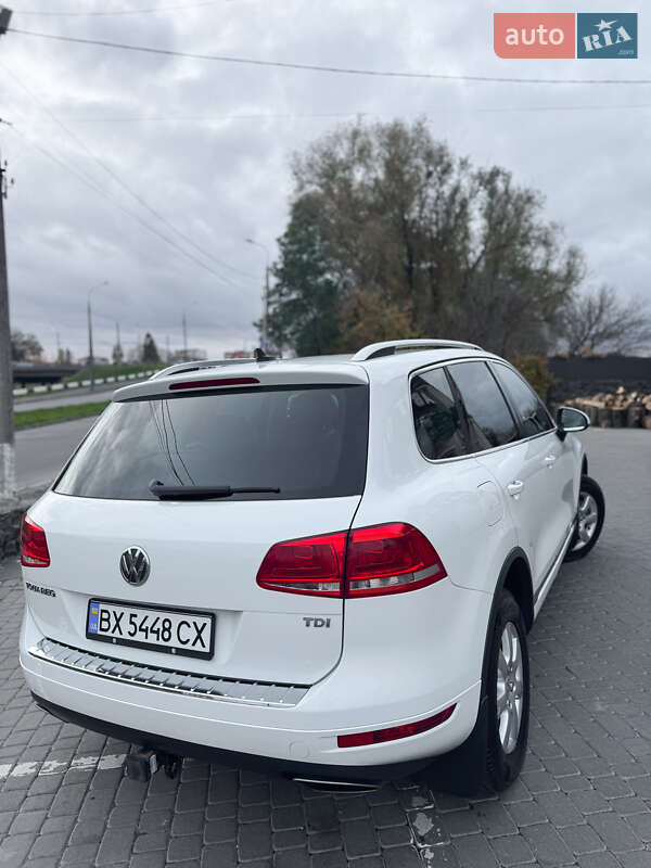 Внедорожник / Кроссовер Volkswagen Touareg 2014 в Хмельницком